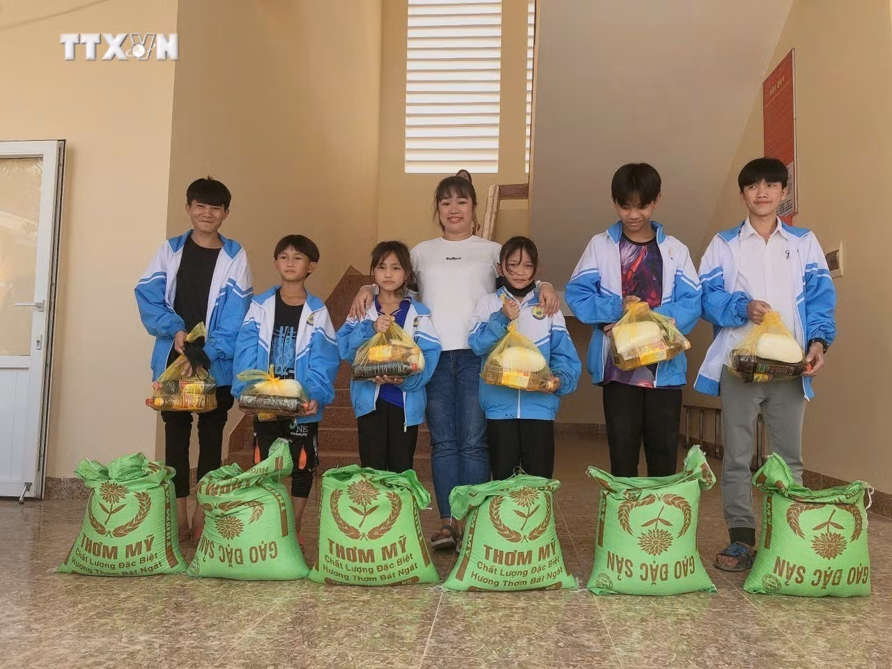 vna_potal_co_giao_tre_van_nhi_–_tam_guong_sang_tu_vung_kho_khan_m’drak_7711356.jpg