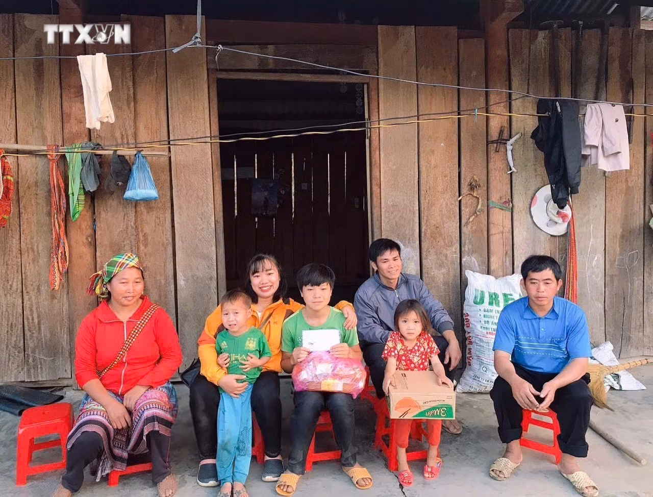 vna_potal_co_giao_tre_van_nhi_–_tam_guong_sang_tu_vung_kho_khan_m’drak_7711355.jpg
