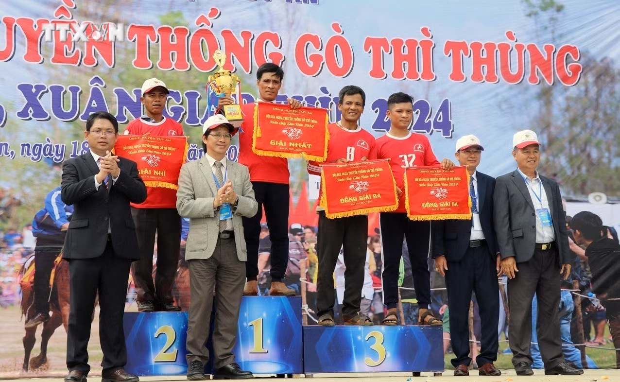 vna_potal_dua_ngua_truyen_thong_go_thi_thung_o_tinh_phu_yen_7230301.jpg