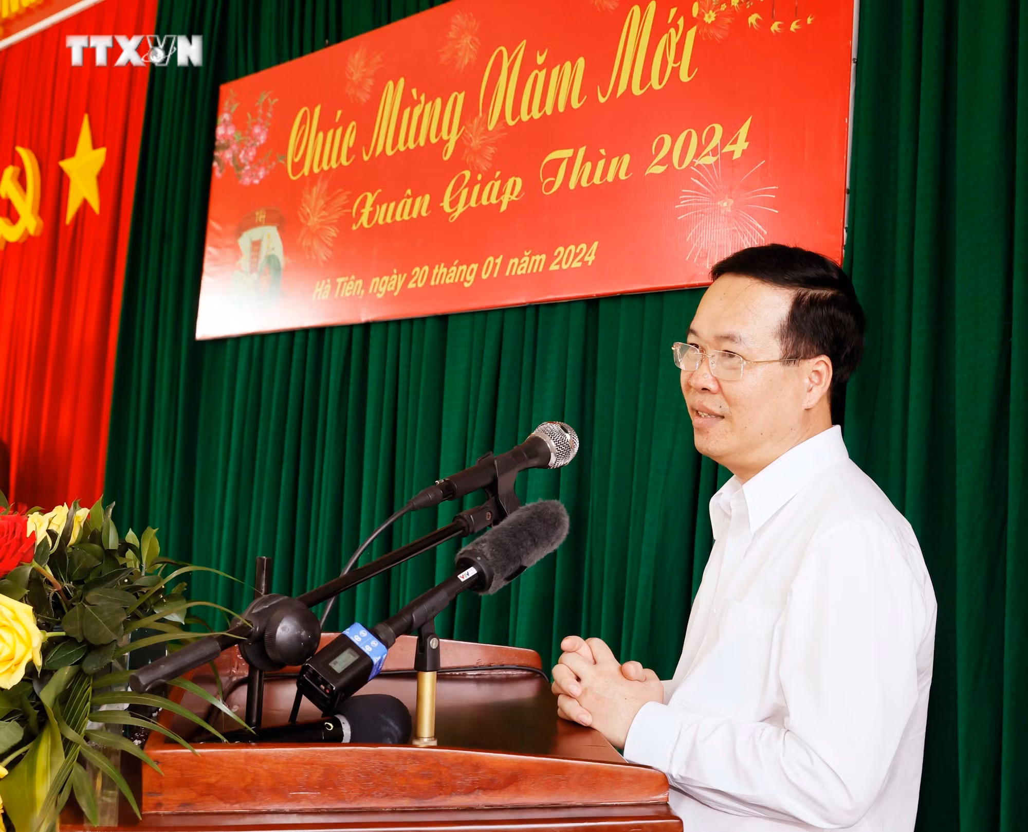 vna_potal_chu_tich_nuoc_tham_chuc_tet_don_bien_phong_cua_khau_quoc_te_ha_tien__7189550.jpg