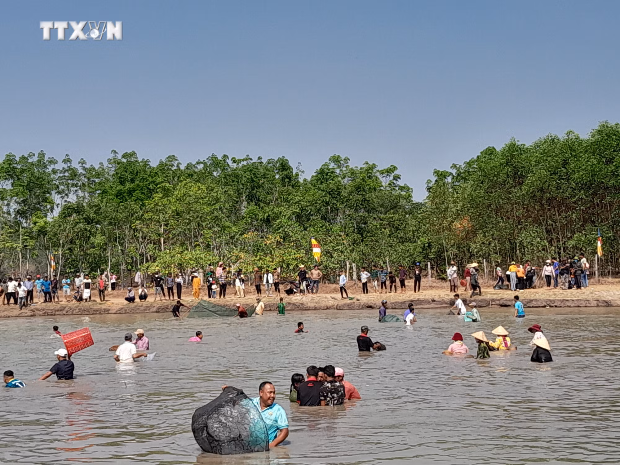 vna_potal_dac_sac_le_pha_bau_cua_dan_toc_khmer_tai_binh_phuoc_6633911.jpg