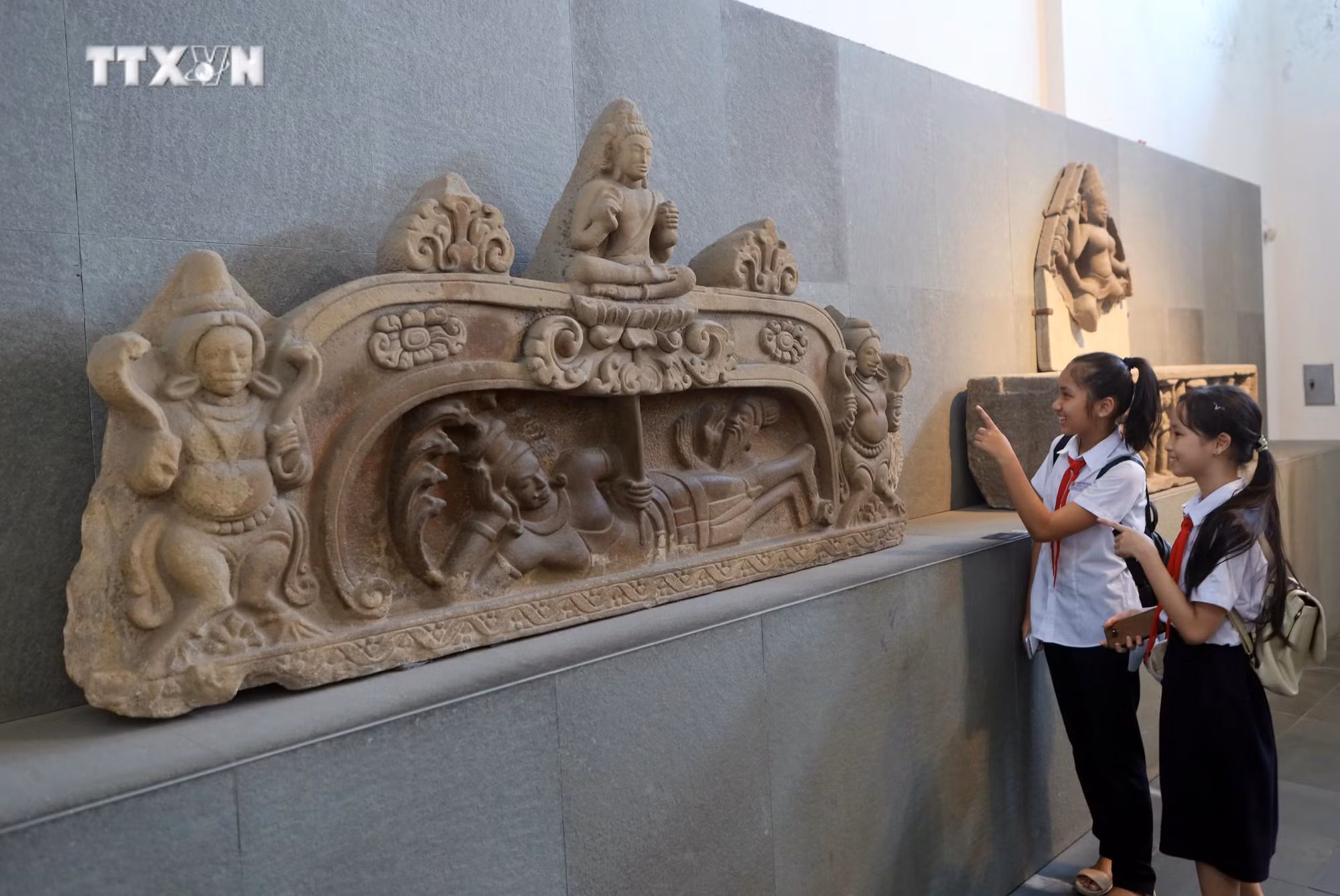 vna_potal_9_bao_vat_quoc_gia_tai_bao_tang_dieu_khac_cham_da_nang__7261823.jpg