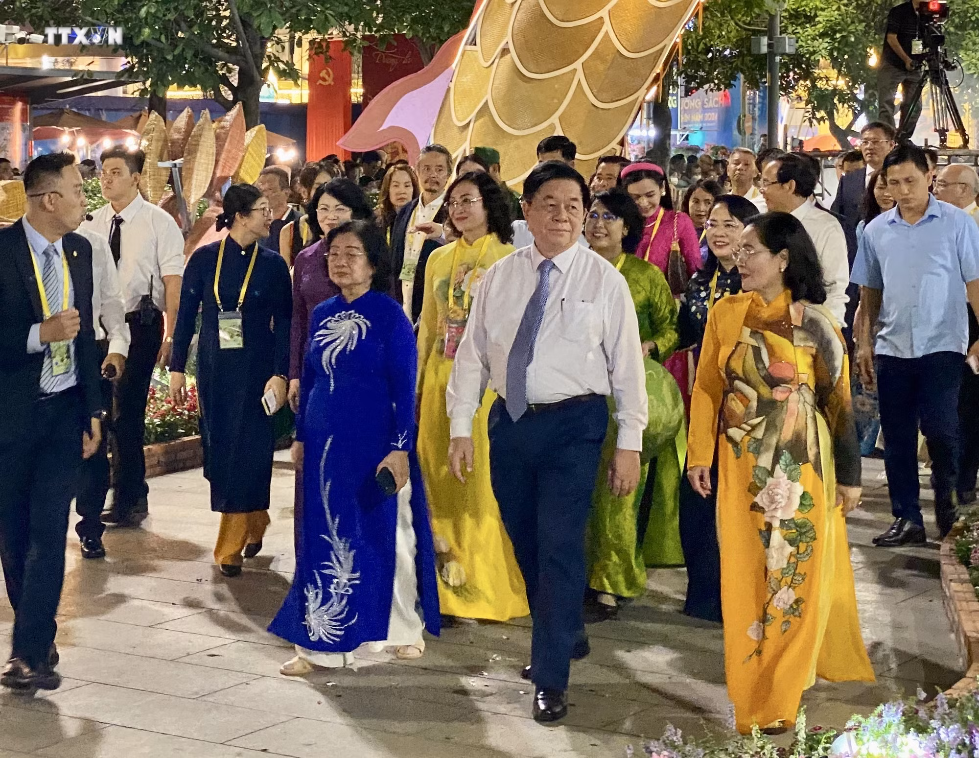 vna_potal_thanh_pho_ho_chi_minh_khai_mac_duong_hoa_nguyen_hue_tet_giap_thin_2024_7218312.jpeg