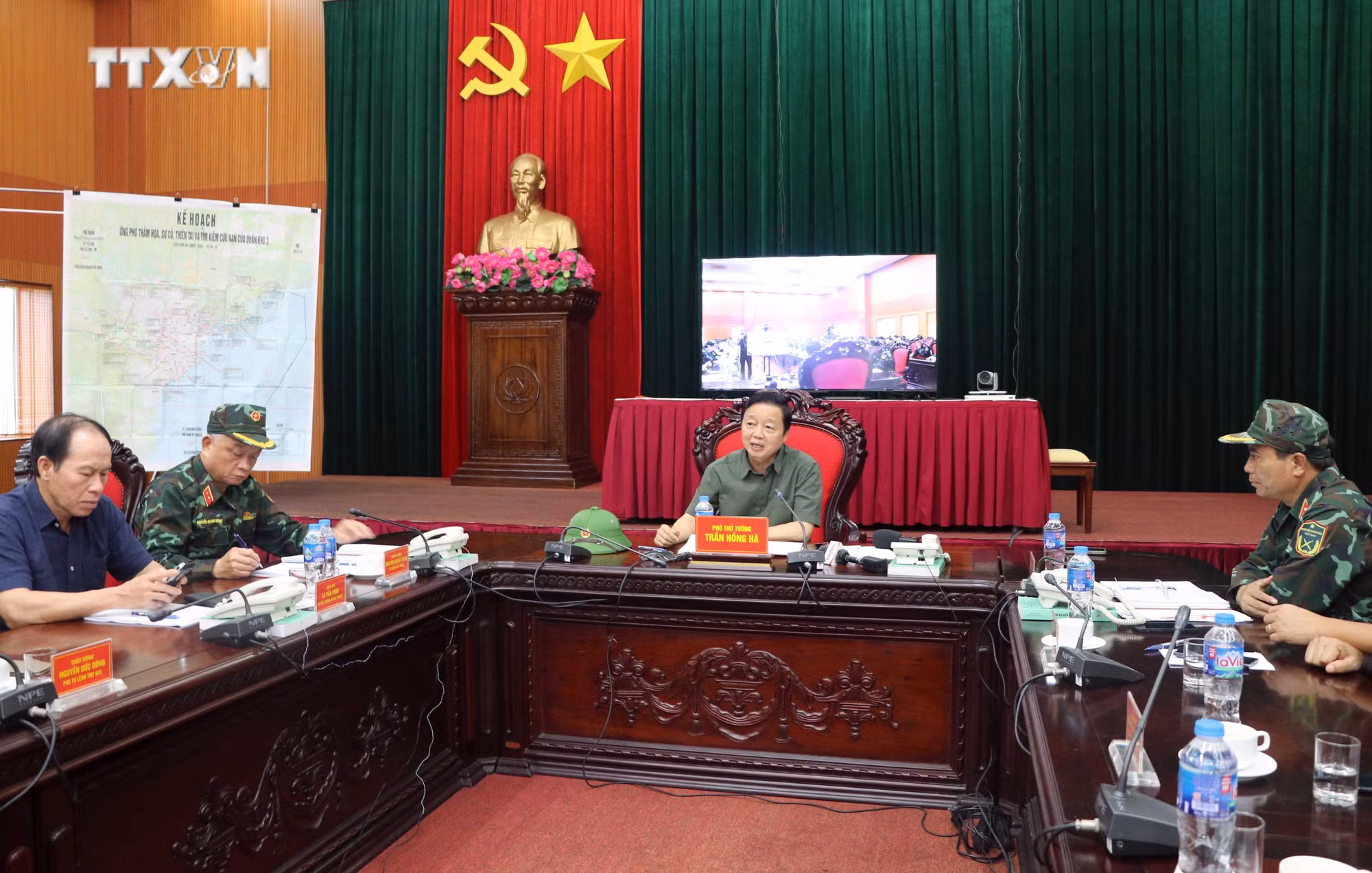 vna_potal_pho_thu_tuong_tran_hong_ha_chi_dao_phong_chong_bao_tai_so_chi_huy_tien_phuong_dong_tai_hai_phong_7578539.jpg