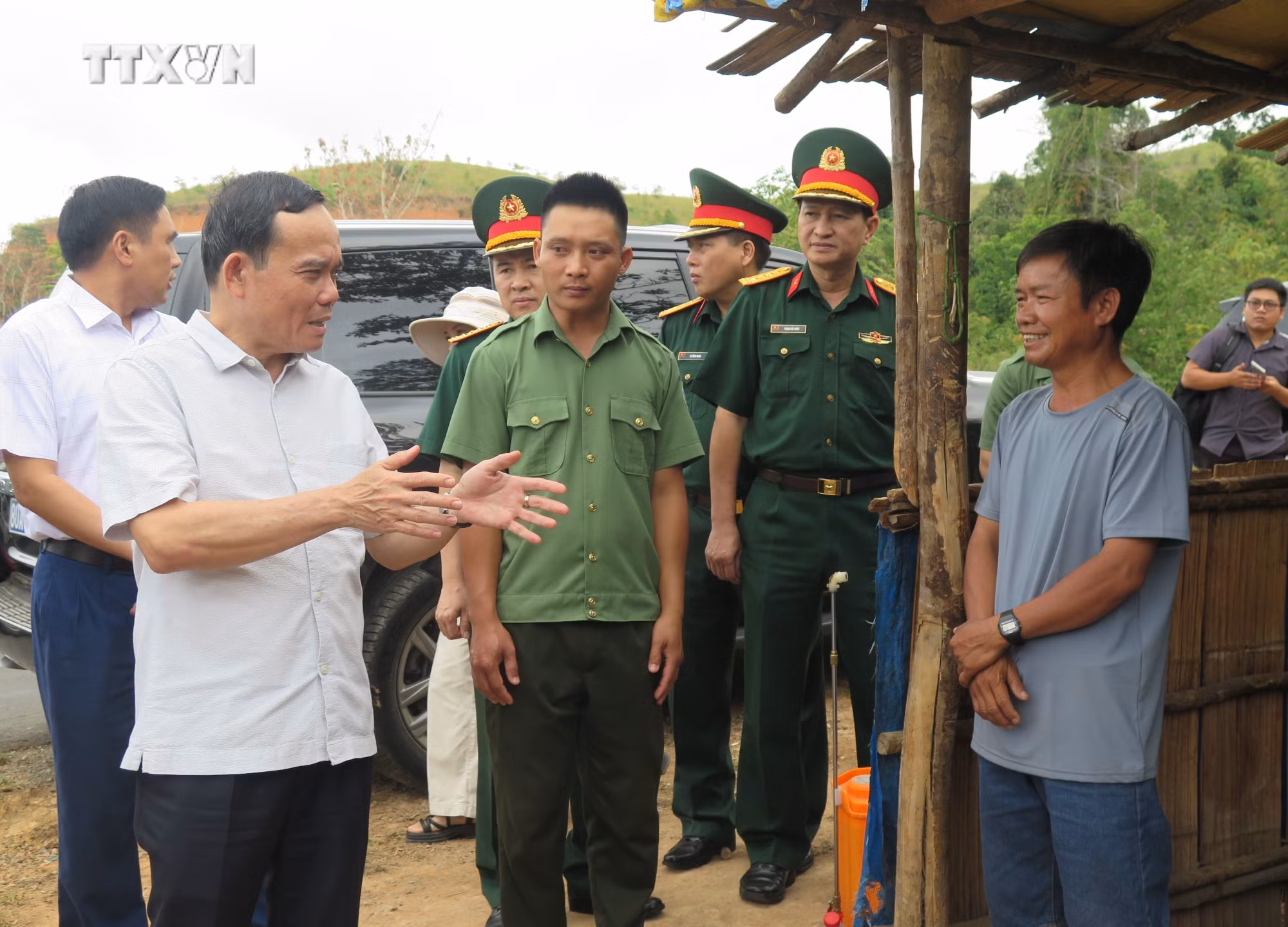 vna_potal_pho_thu_tuong_tran_luu_quang_kiem_tra_cong_tac_phong_chong_chay_rung_tai_vuon_quoc_gia_chu_mom_ray_7359990.jpg