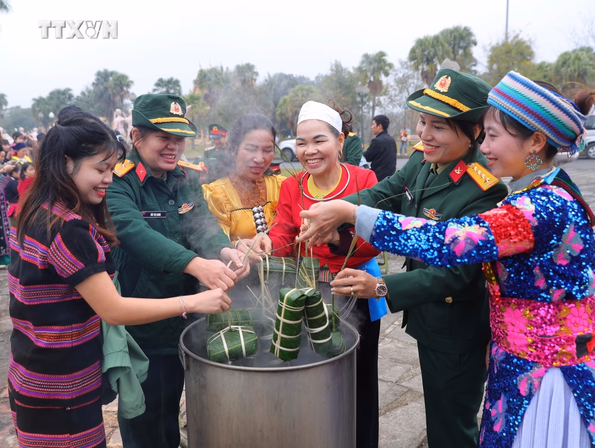 vna_potal_le_khai_mac_chuong_trinh_“banh_chung_xanh_-_tet_vi_nguoi_ngheo”_7205131.jpeg