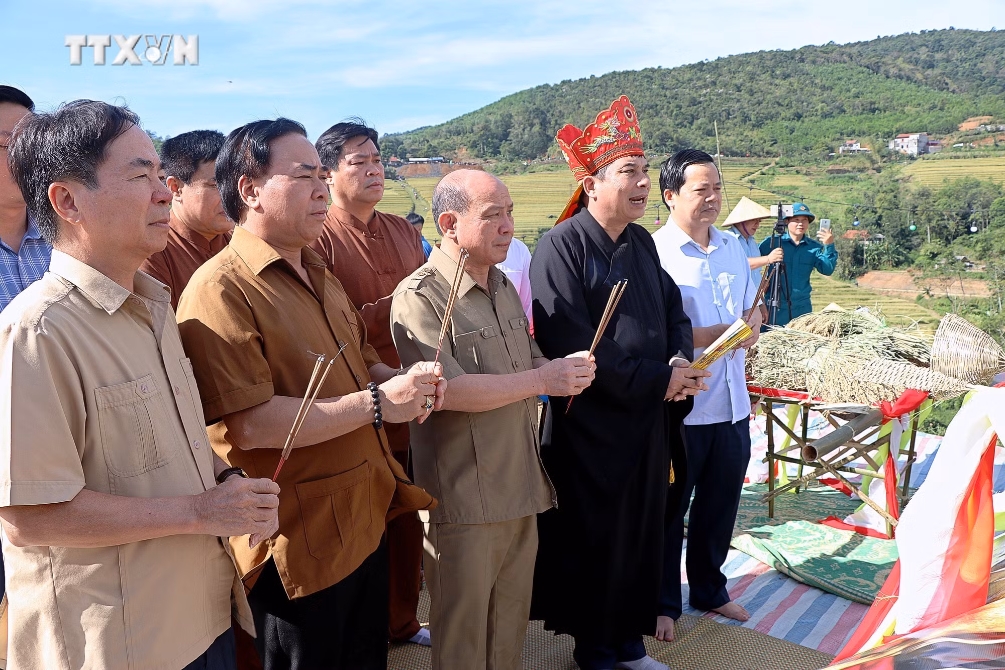 vna_potal_tung_bung_le_hoi_van_hoa_du_lich_ruong_bac_thang_mien_doi_hoa_binh__7672274.jpg