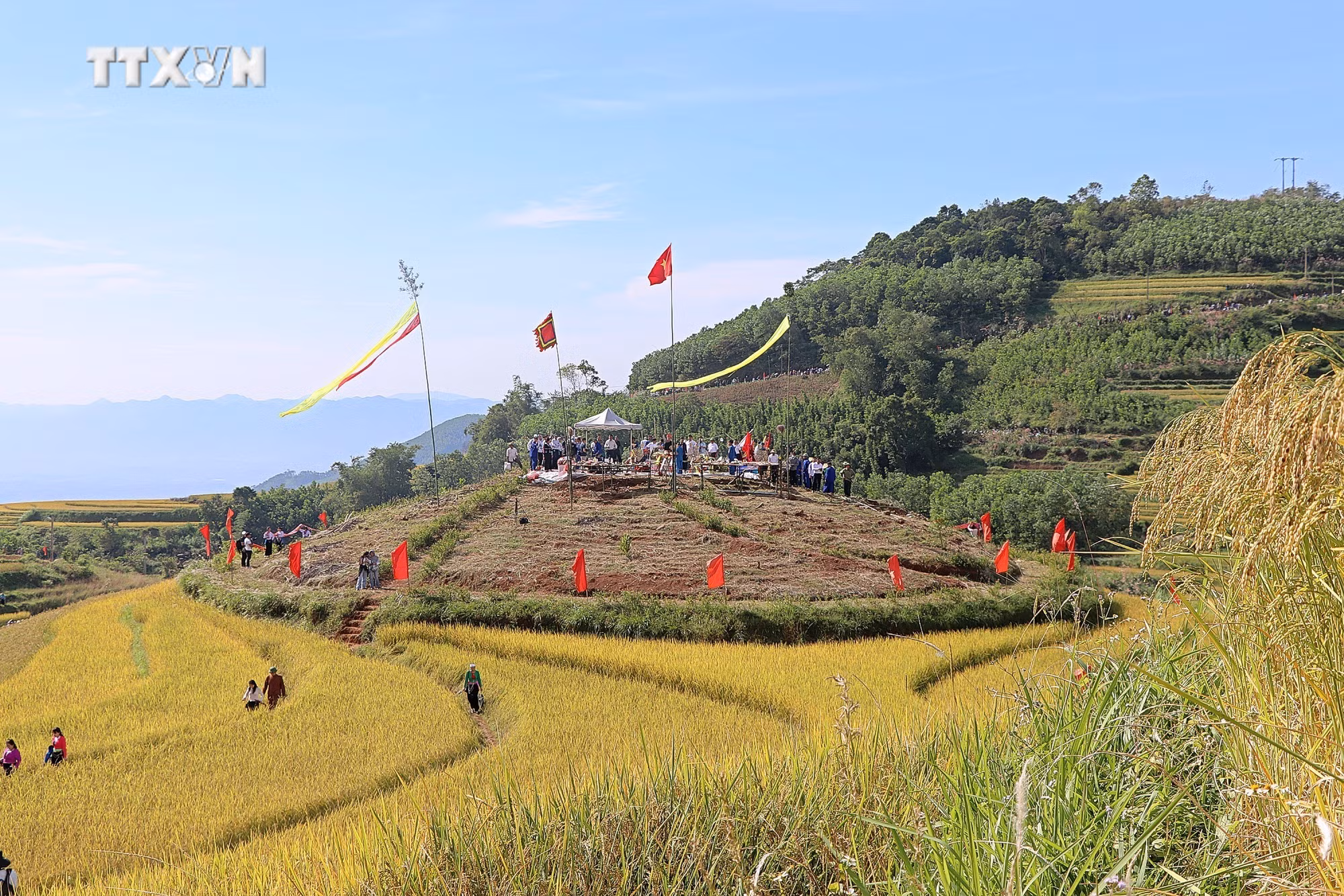 vna_potal_tung_bung_le_hoi_van_hoa_du_lich_ruong_bac_thang_mien_doi_hoa_binh_7672235.jpg