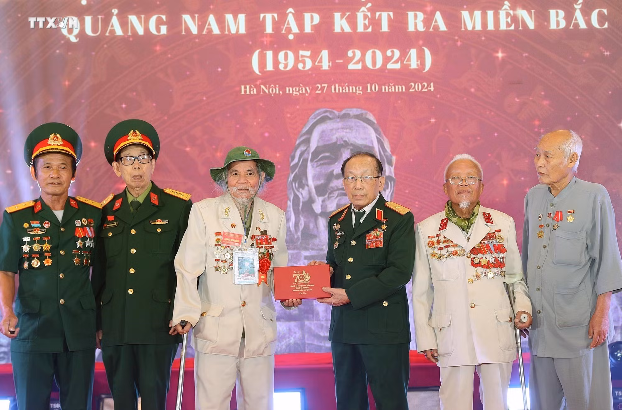 vna_potal_gap_mat_ky_niem_70_nam_can_bo_bo_doi_hoc_sinh_quang_nam_tap_ket_ra_bac_1954_-_2024_7673116.jpg