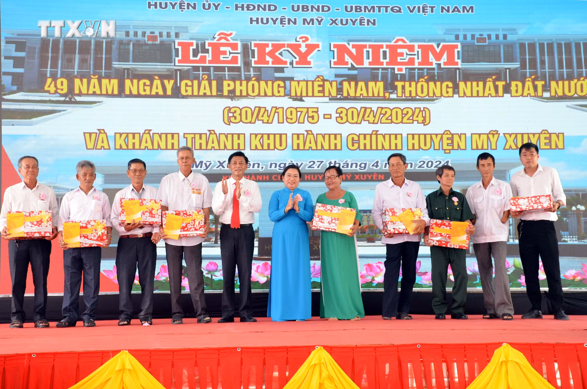 vna_potal_soc_trang_ky_niem_ngay_gpmn_va_khanh_thanh_tru_so_khu_hanh_chinh_moi_huyen_my_xuyen_7347374.jpg