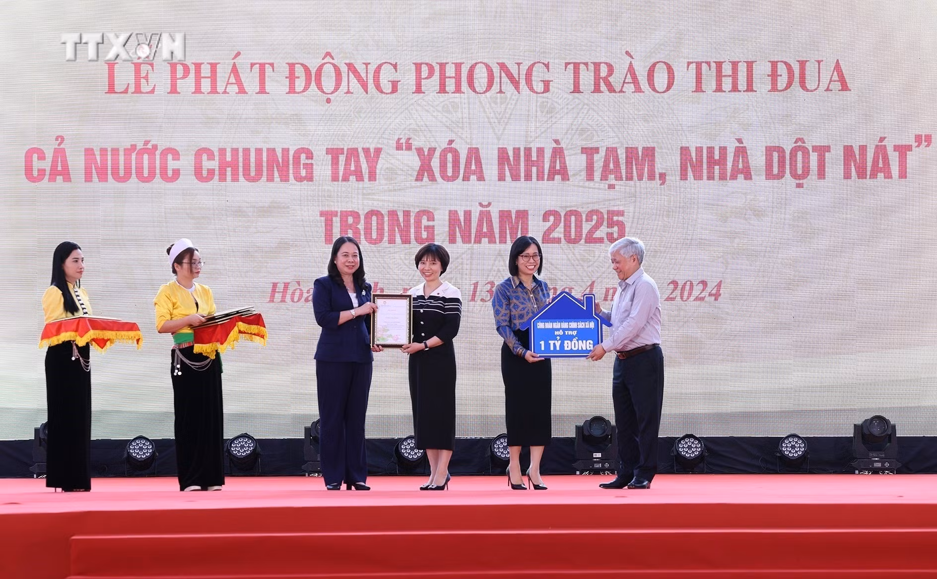 vna_potal_thu_tuong_pham_minh_chinh_du_le_phat_dong_phong_trao_thi_dua_“xoa_nha_tam_nha_dot_nat”_trong_ca_nuoc_7320430.jpg