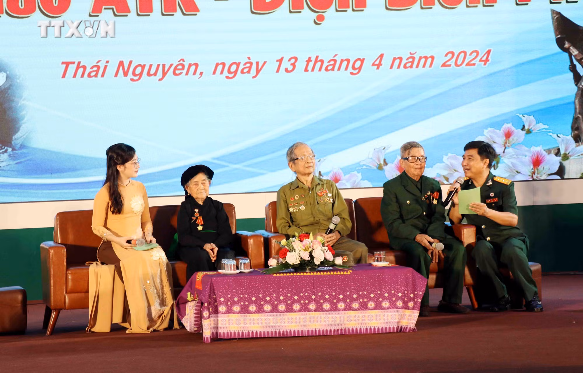 vna_potal_thai_nguyen_giao_luu_“tu_hao_atk_–_dien_bien_phu”_7320506.jpg