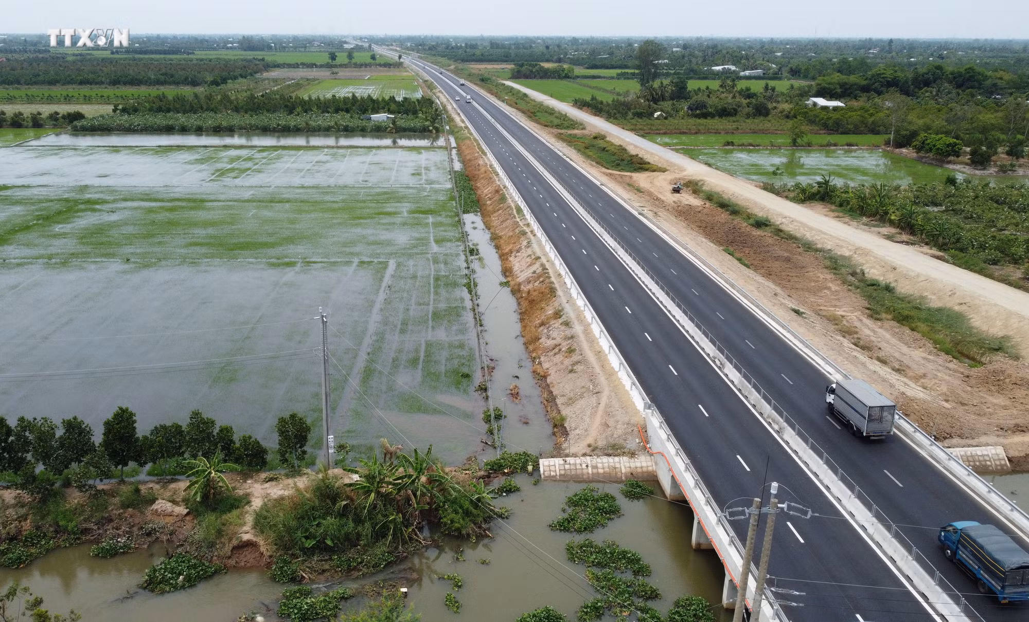 vna_potal_vo_bo_bao_hon_16_ha_lua_va_hoa_mau_o_dong_thap_bi_anh_huong_7320343.jpg