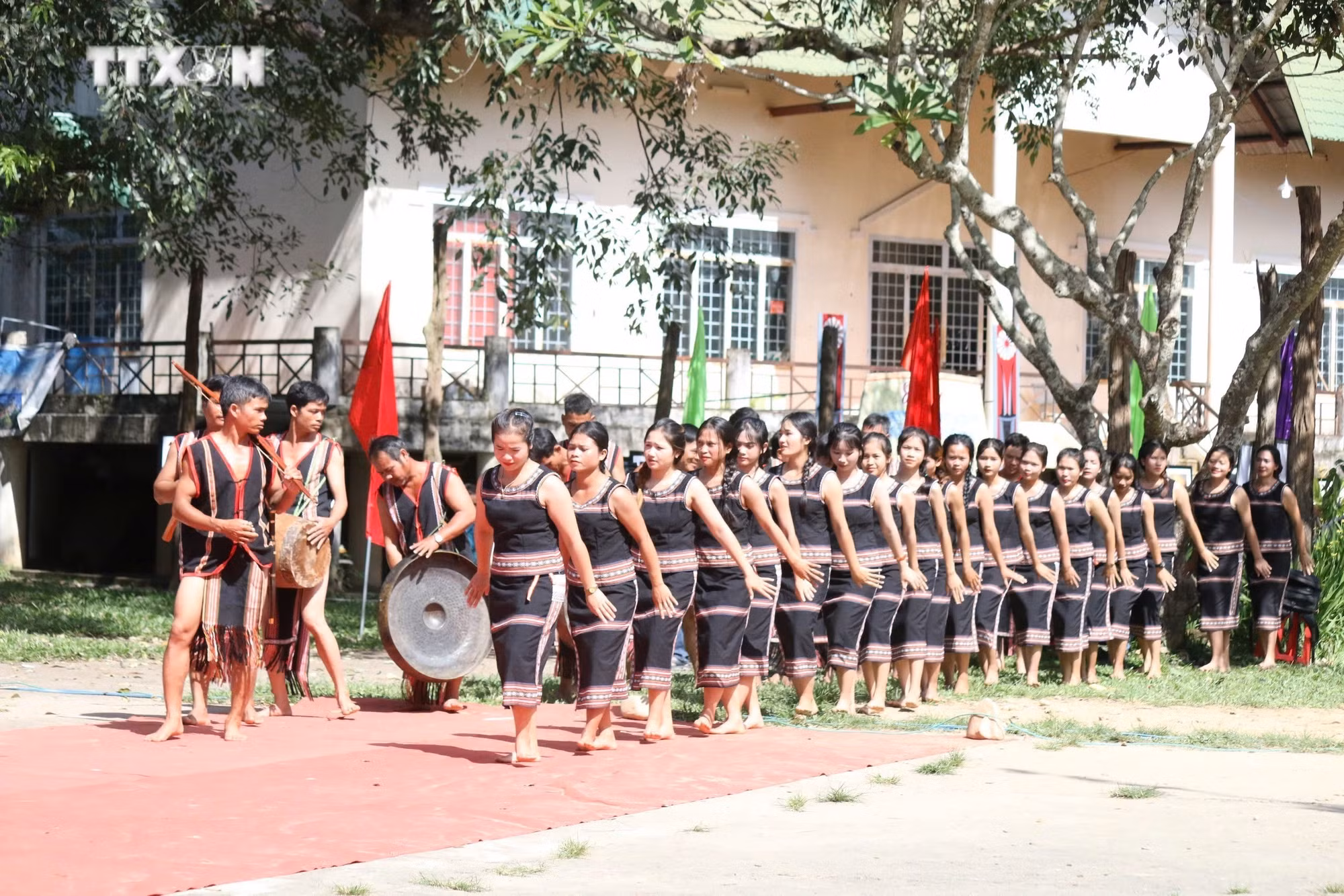 vna_potal_kon_tum_lan_toa_net_dep_van_hoa_qua_hoi_thi_cong_chieng_xoang__7634395.jpg