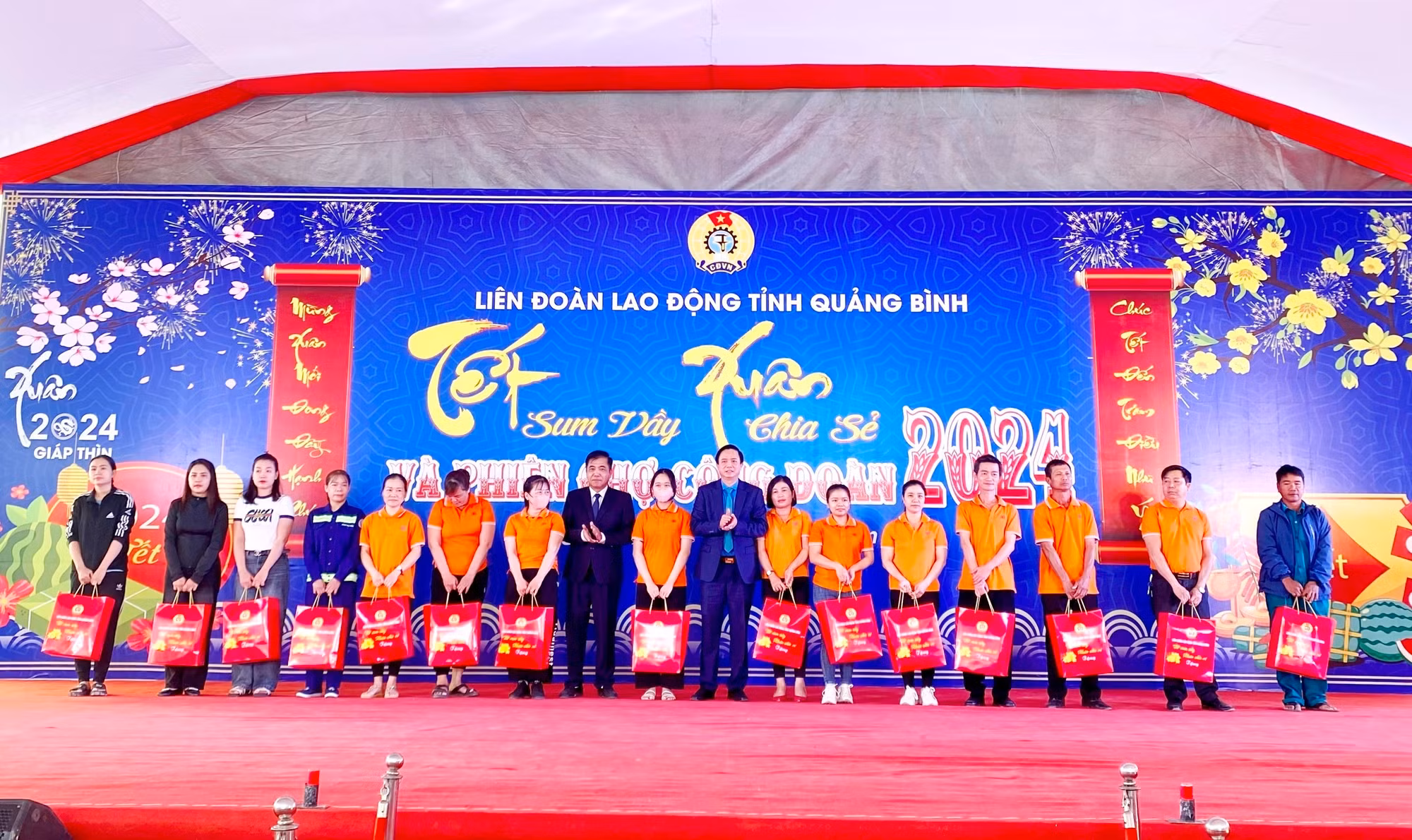 quang binh 2-tet_sum_vay_-_xuan_chia_se_den_voi_doan_vien_nguoi_lao_dong_7190501.jpg