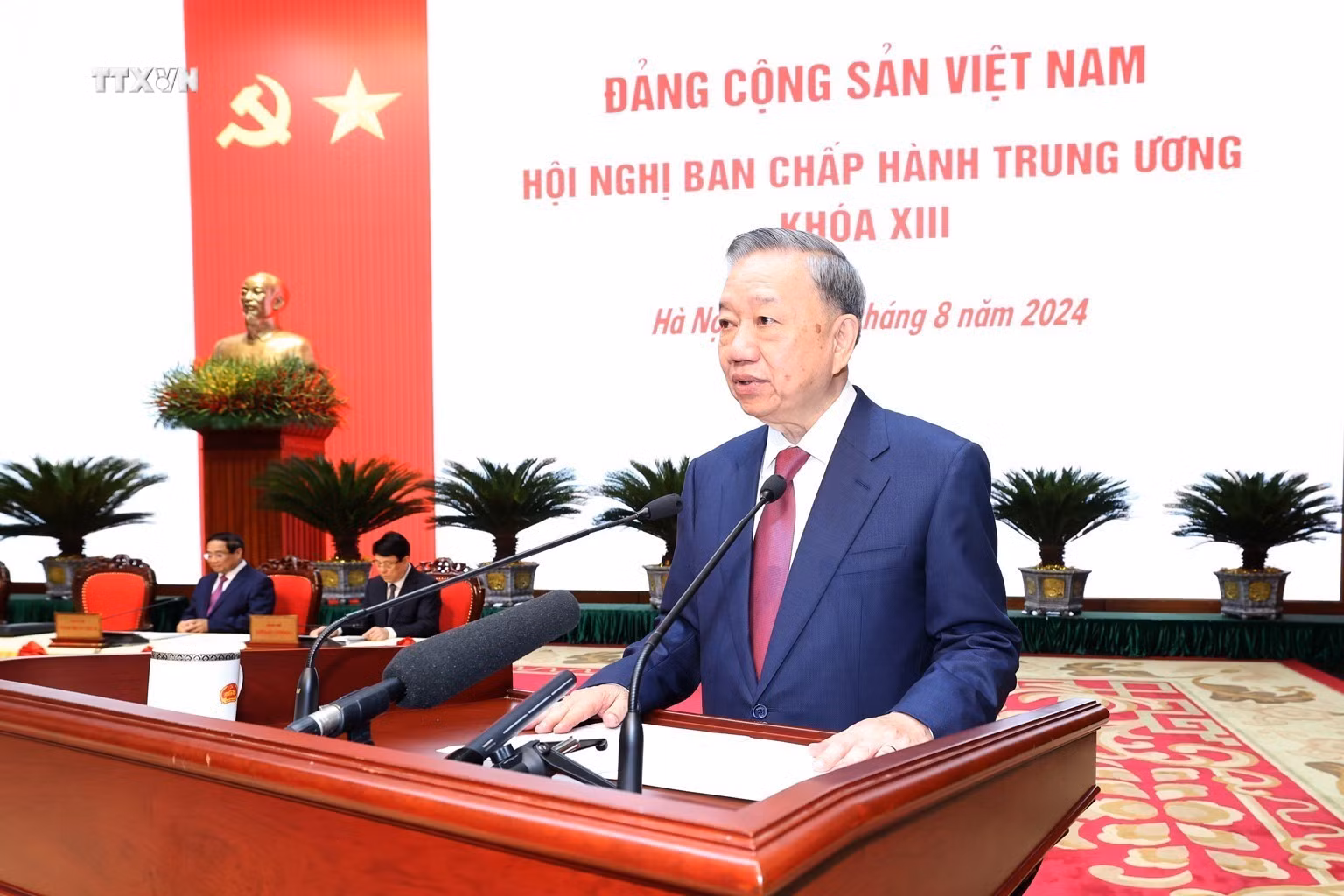 vna_potal_dong_chi_to_lam_duoc_bau_lam_tong_bi_thu_khoa_xiii_7519057.jpg