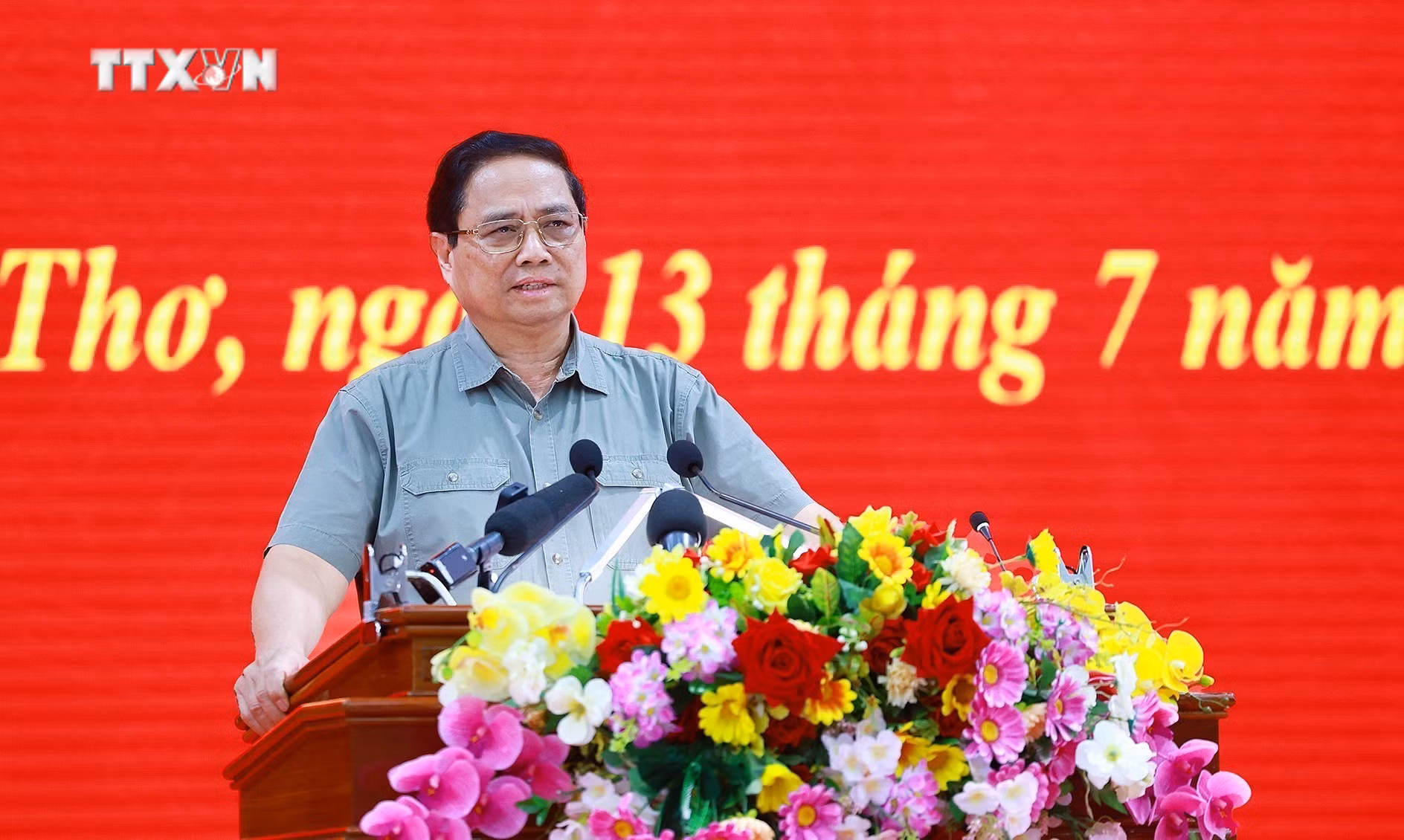vna_potal_thu_tuong_lam_viec_voi_cac_bo_nganh_dia_phuong_ve_thuc_day_ha_tang_giao_thong_khu_vuc_dbscl_7480833.jpg