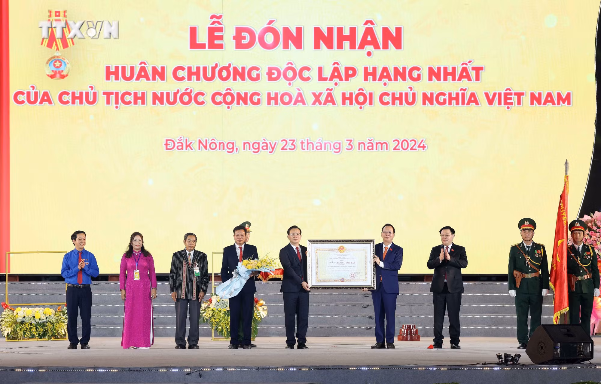 vna_potal_chu_tich_quoc_hoi_du_le_ky_niem_20_nam_tai_lap_tinh_dak_nong_7286168.jpg