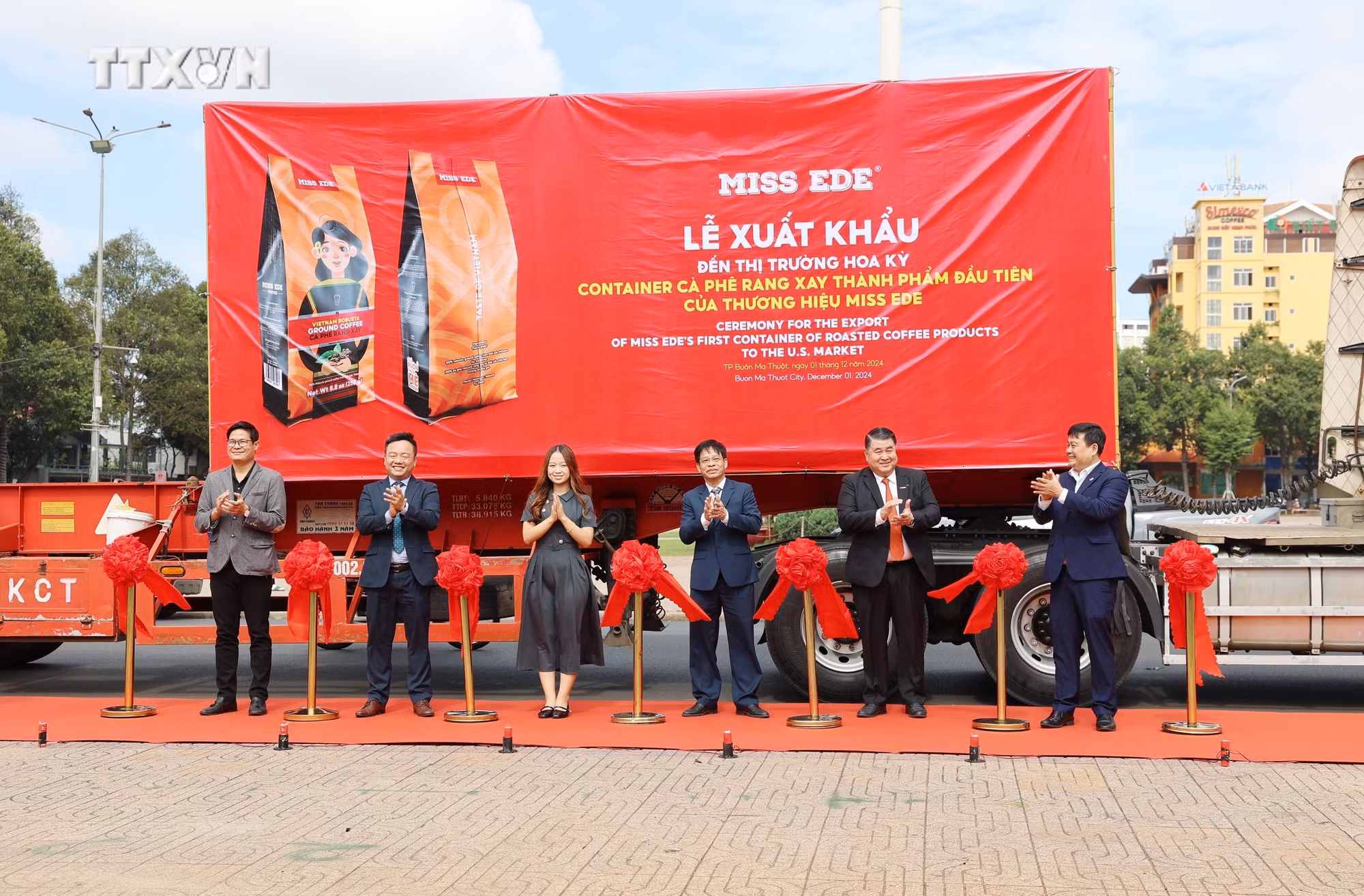vna_potal_dak_lak_xuat_khau_container_ca_phe_rang_xay_thanh_pham_miss_ede_den_hoa_ky_7732991.jpg