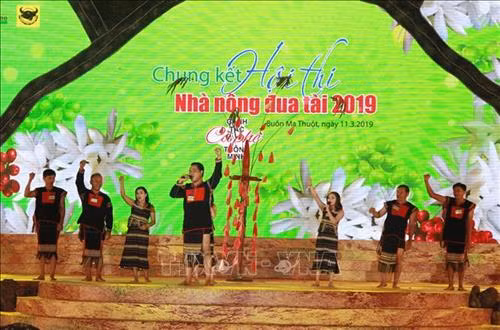Độc đáo màn trình diễn đúc cồng chiêng của người Ê Đê