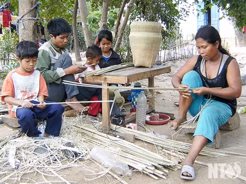 Nghề đan lát của đồng bào Raglai ở Tập Lá