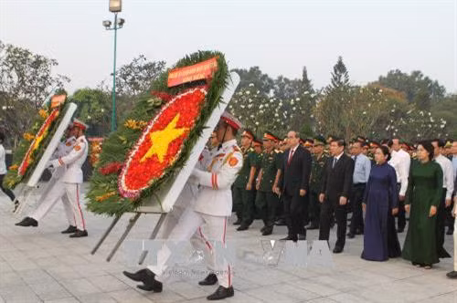 Lãnh đạo Thành phố Hồ Chí Minh dâng hương tưởng niệm các Anh hùng liệt sỹ