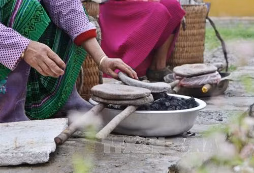Du khách đổ đến Cao nguyên đá Đồng Văn dịp 2/9