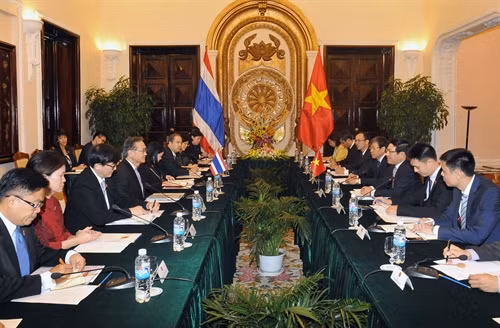 Phó Thủ tướng, Bộ trưởng Bộ Ngoại giao Phạm Bình Minh hội đàm với Bộ trưởng Ngoại giao Vương quốc Thái Lan
