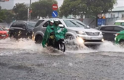 Cảnh báo mưa dông kèm lốc, sét, mưa đá, gió giật mạnh và ngập úng ở Tây Nguyên và Nam Bộ