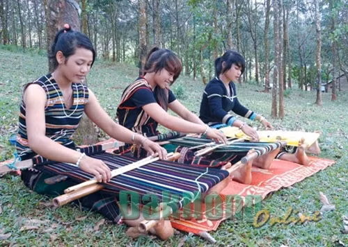 Độc đáo nghề dệt thổ cẩm truyền thống ở Đắk Nông