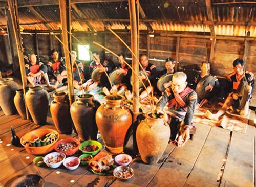 Tục "bẻ cần" của người Bahnar
