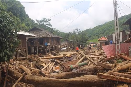 Thanh Hóa bàn giao 51 ngôi nhà tái định cư cho người dân vùng lũ Sa Ná
