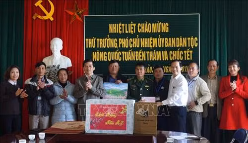 Đoàn công tác của Ủy ban Dân tộc chúc Tết nhân dân các dân tộc tỉnh Lai Châu
