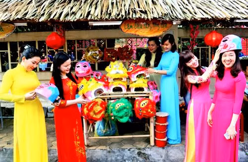 Nhiều hoạt động đậm đà bản sắc văn hóa dân tộc tại chương trình "Sắc Xuân miệt vườn"