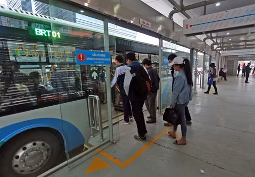 Từ hôm nay, Hà Nội bắt đầu thu phí xe buýt nhanh BRT tuyến Kim Mã - Bến xe Yên Nghĩa