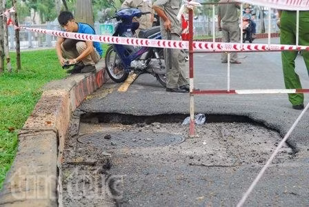 Nổ hố ga trên đường Trường Sa, nước phun cao gần 2 mét