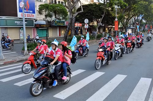 Tạm dừng thu phí sử dụng đường bộ đối với xe mô tô từ ngày 1/1/2016