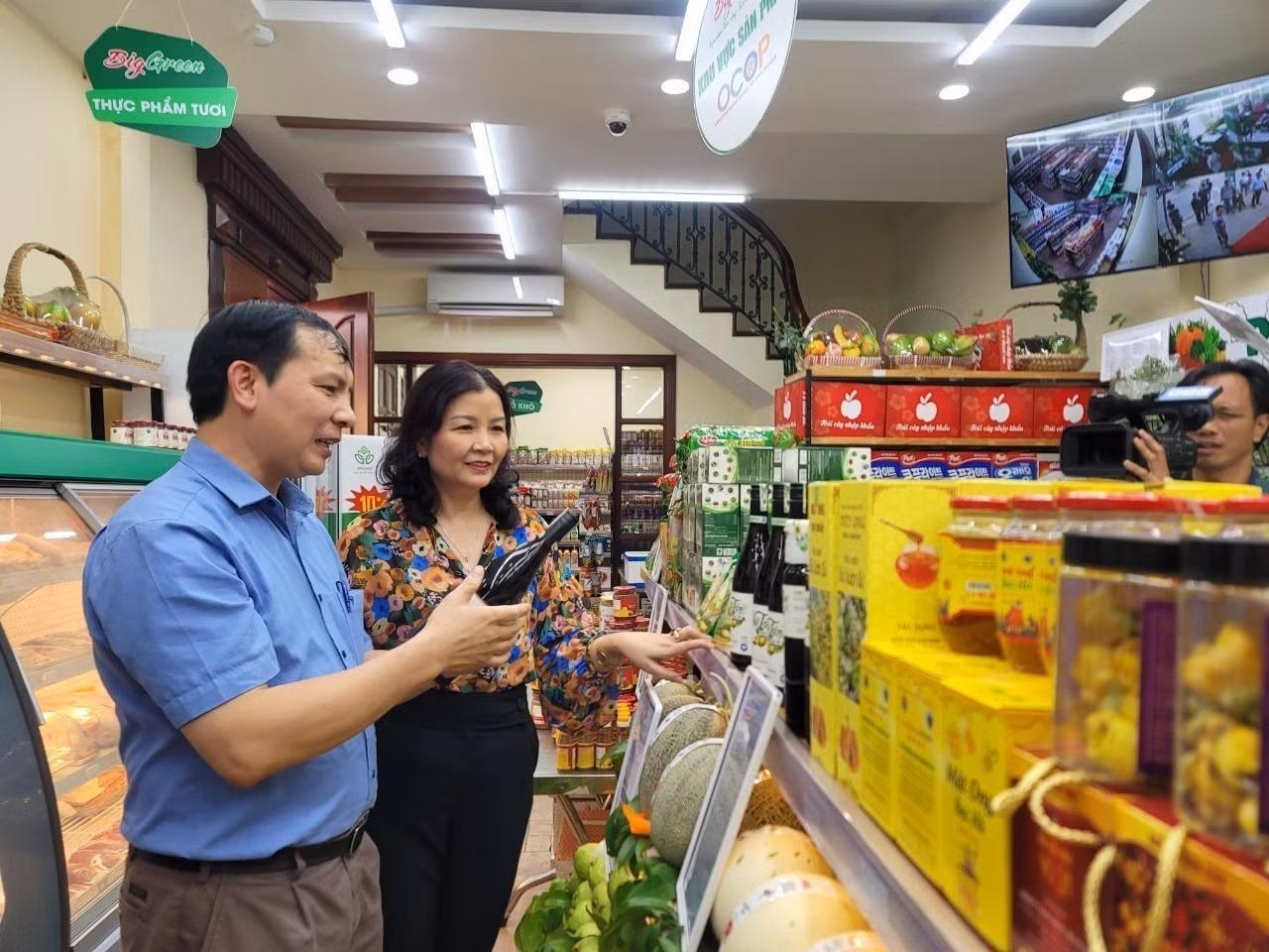 Điểm giới thiệu và bán sản phẩm OCOP tại Cửa hàng thực phẩm số 79 Trần Nguyên Đán, phường Định Công, quận Hoàng Mai (Hà Nội).