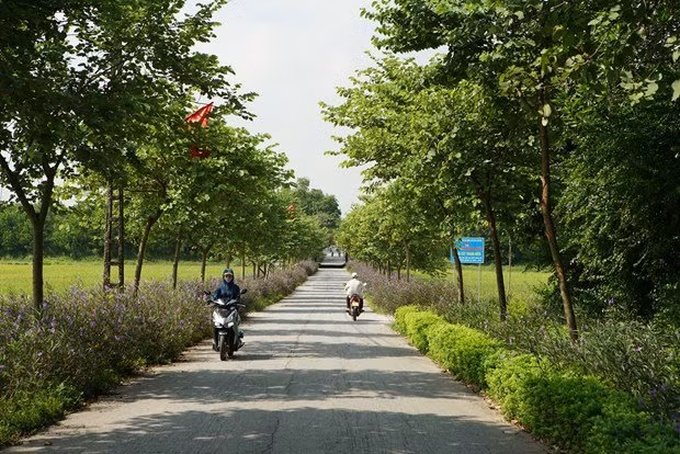 Những cung đường nông thôn sạch đẹp nhờ một phần đóng góp của phụ nữ Thủ đô.