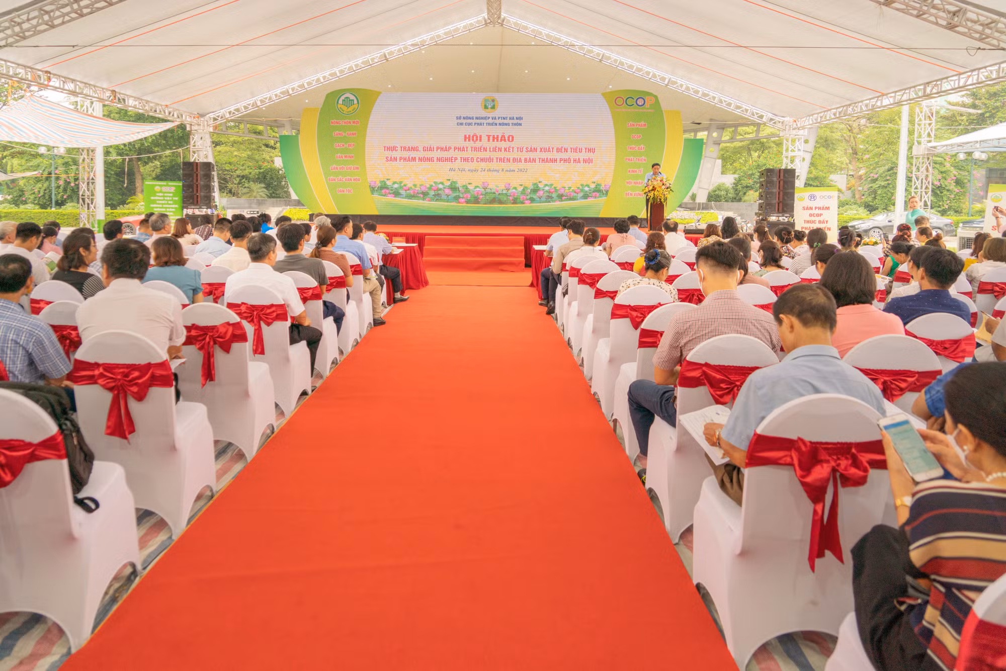 Ngày 24/8, Sở Nông nghiệp và Phát triển nông thôn Hà Nội tổ chức hội thảo "Thực trạng, giải pháp phát triển liên kết từ sản xuất đến tiêu thụ sản phẩm nông nghiệp theo chuỗi trên địa bàn thành phố Hà Nội".