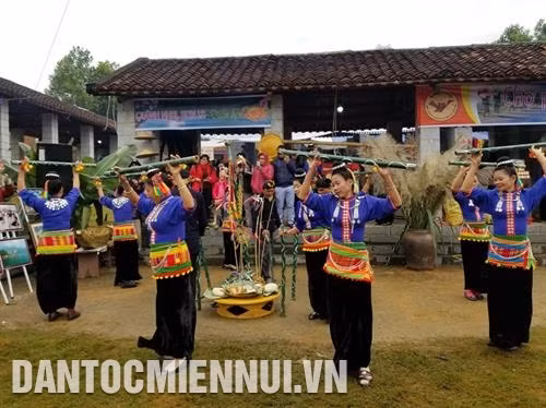 Các hoạt động chủ đề "Sắc màu các dân tộc Việt Nam" trong tháng 4 tại Làng Văn hóa