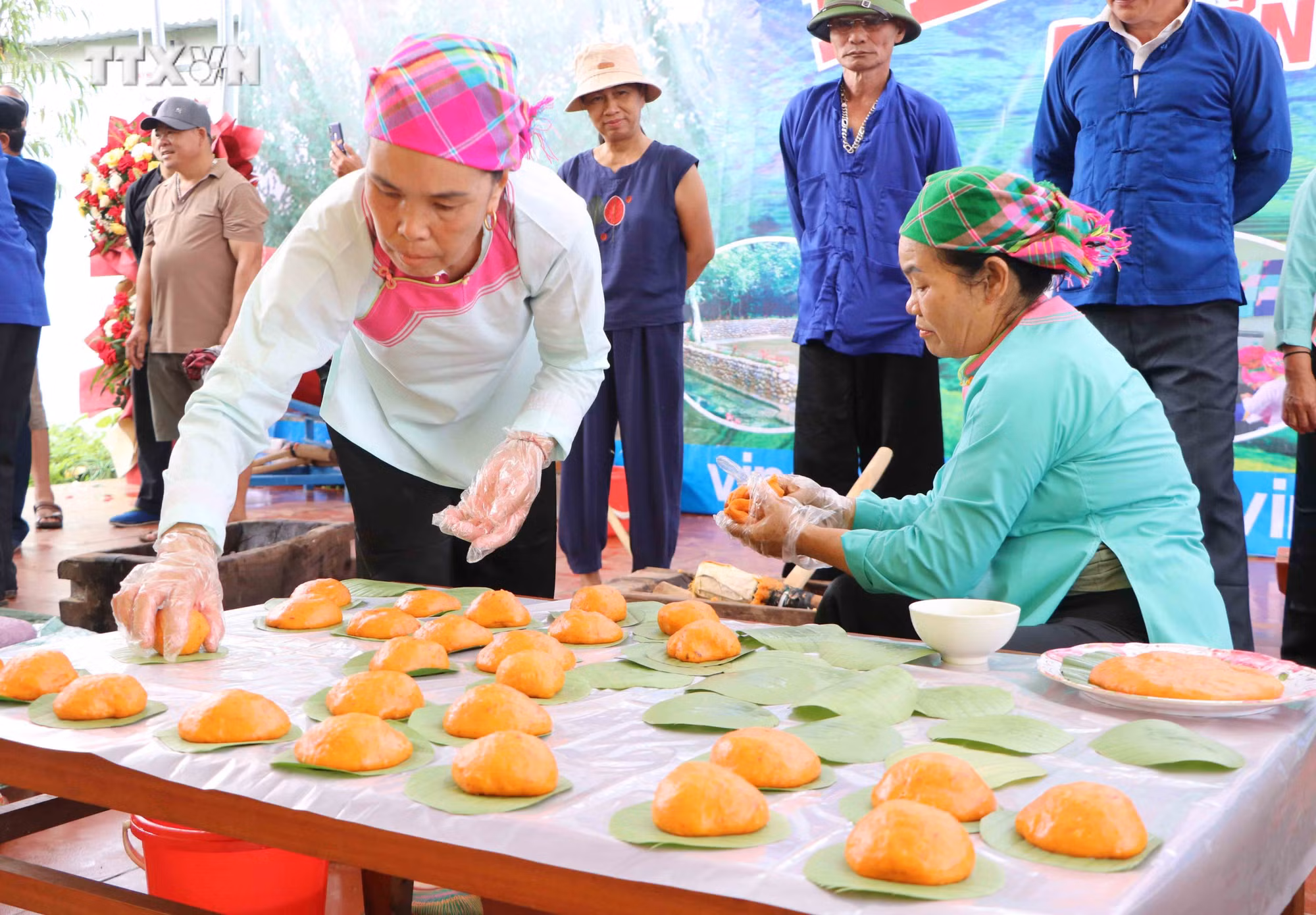 vna_potal_van_hoa_soi_duong_le_hoi_hau_doong_cua_nguoi_giay_o_lai_chau_7476565.jpg