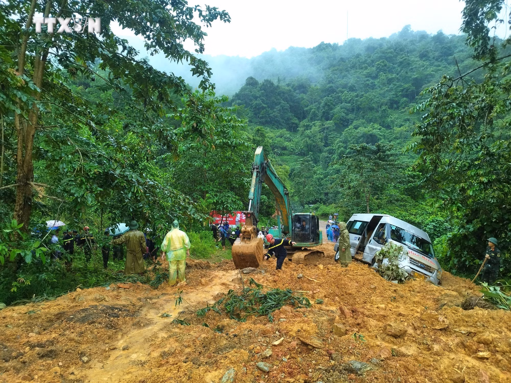 vna_potal_ha_giang_sat_lo_vui_lap_xe_o_to_khach_khien_5_nguoi_chet_4_nguoi_bi_thuong_7480070.jpg
