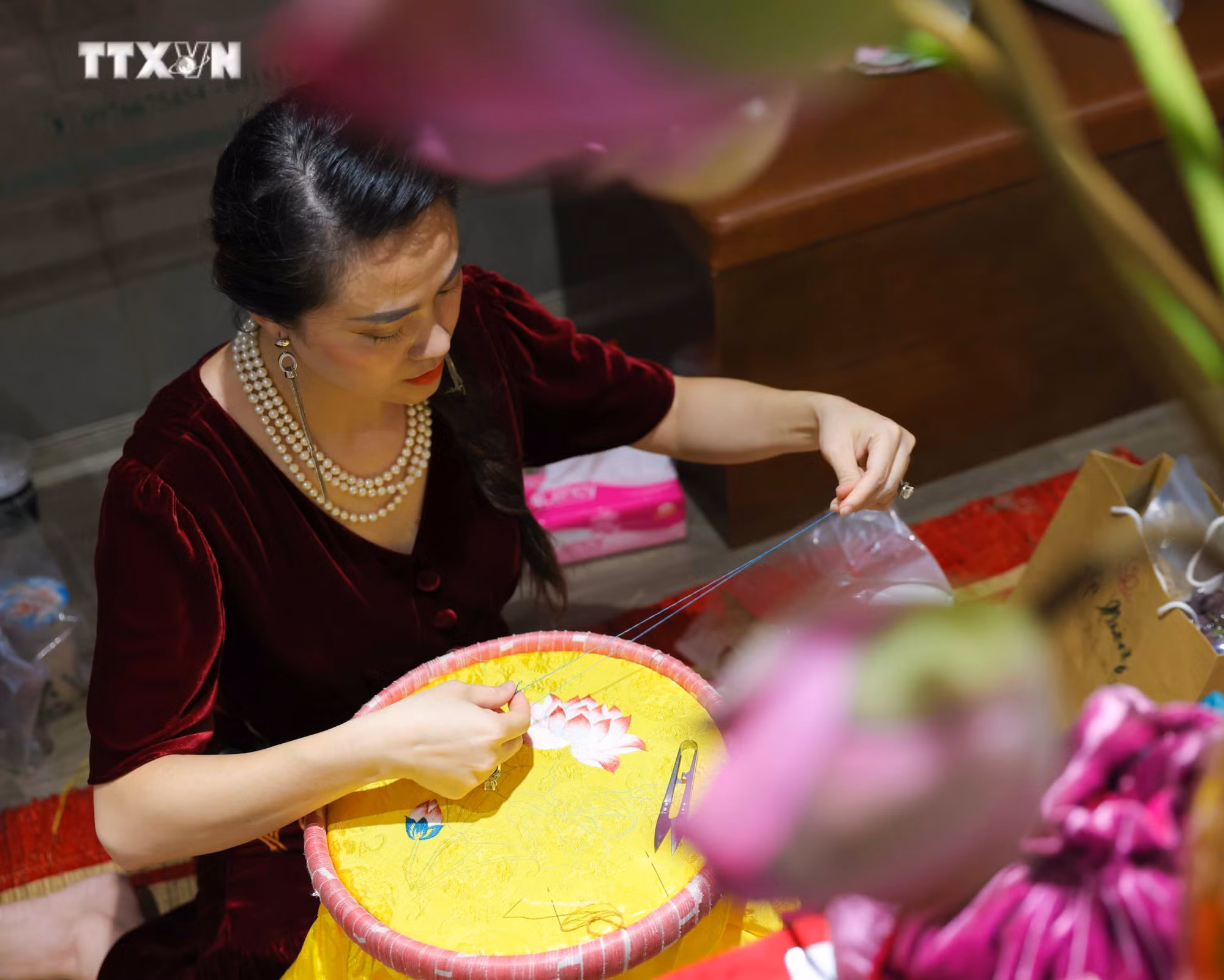 vna_potal_khai_truong_trung_tam_gioi_thieu_va_ban_san_pham_ocop_quan_tay_ho_-_pho_trinh_7479565.jpg