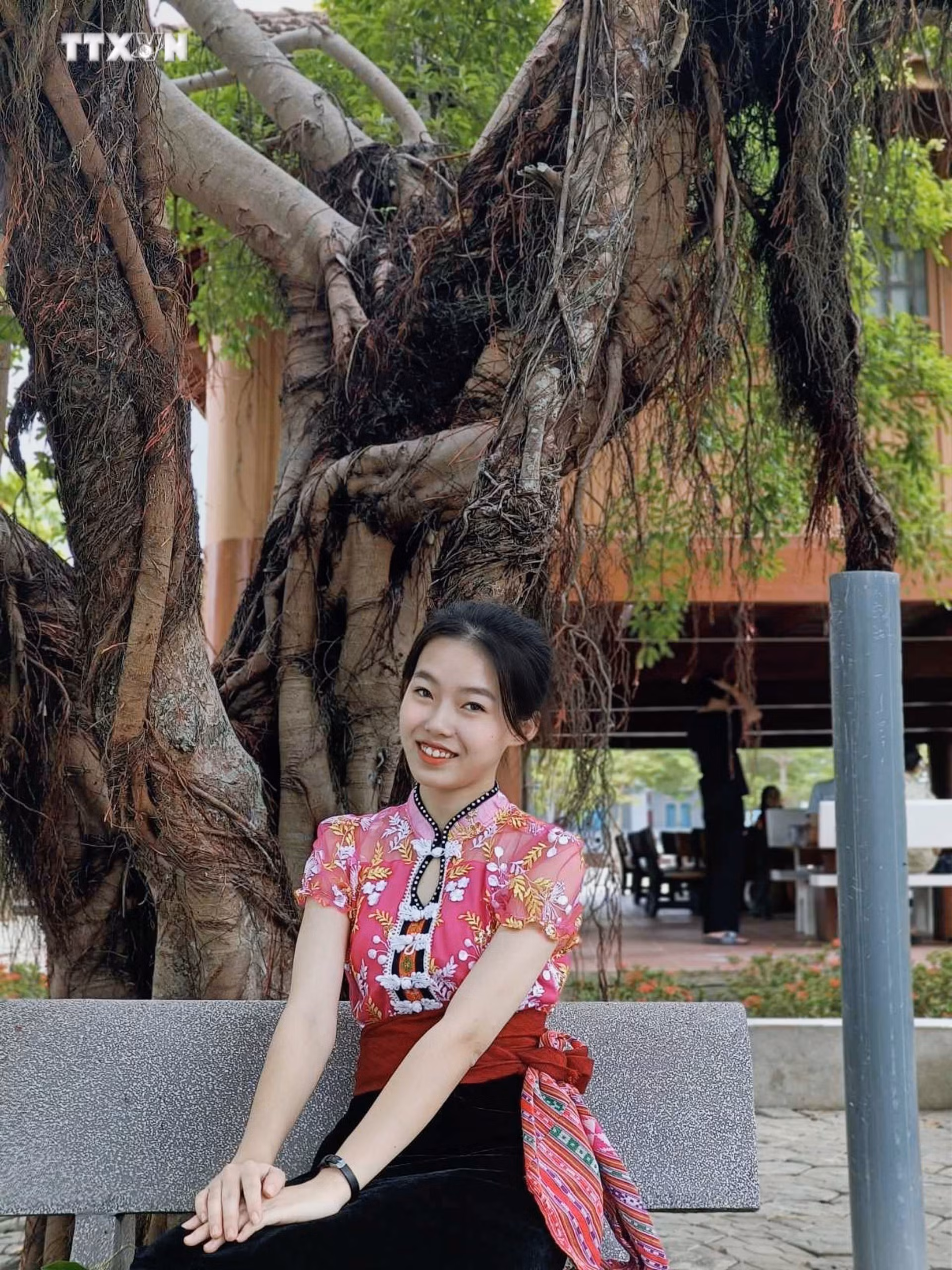 vna_potal_nu_sinh_thu_khoa_khoi_c_toan_quoc_voi_uoc_mo_lam_co_giao_tieu_hoc_7487326.jpg