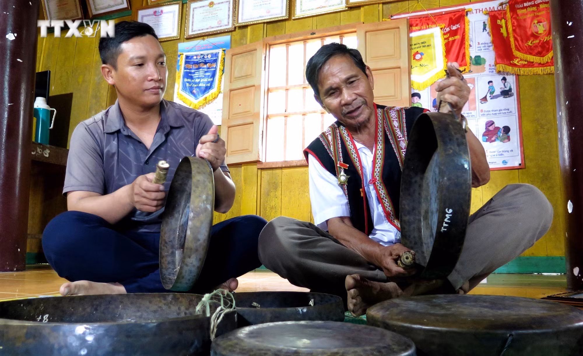 vna_potal_gia_lang_dinh_y_khoa_-_diem_tua_cua_dan_lang_7752775.jpg