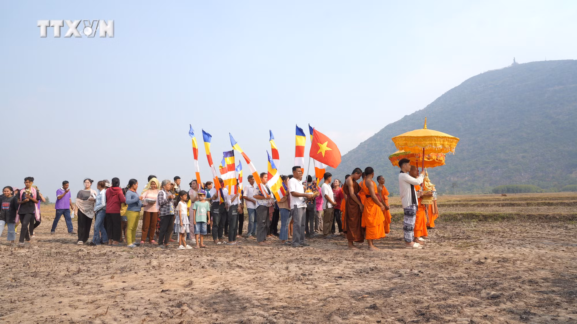 vna_potal_dong_bao_khmer_tai_tay_ninh_mung_tet_co_truyen__chol_chnam_thmay_2024_7324151.jpg