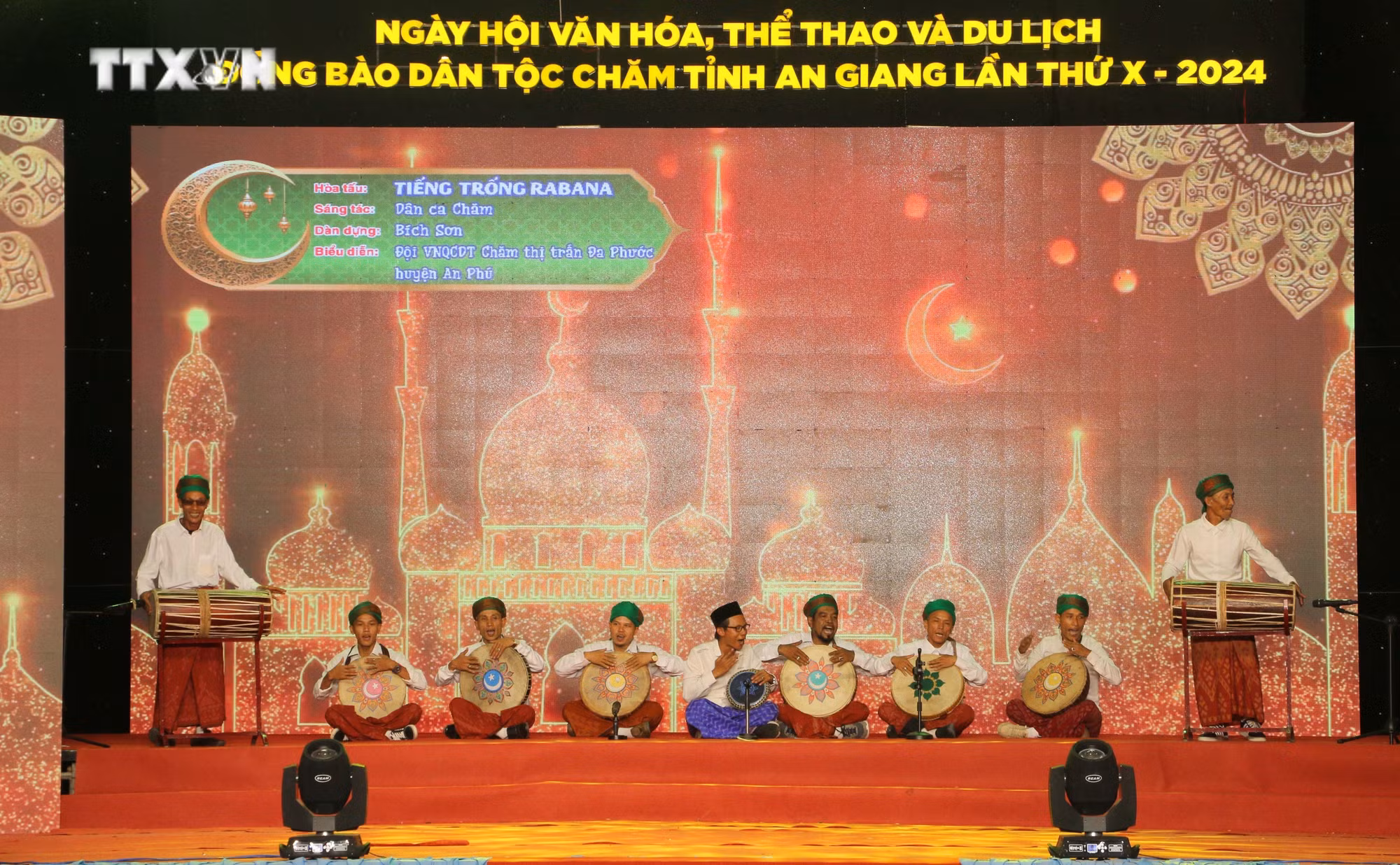 vna_potal_be_mac_ngay_hoi_van_hoa_the_thao_va_du_lich_dong_bao_cham_tinh_an_giang_lan_thu_x_nam_2024____7331600.jpg