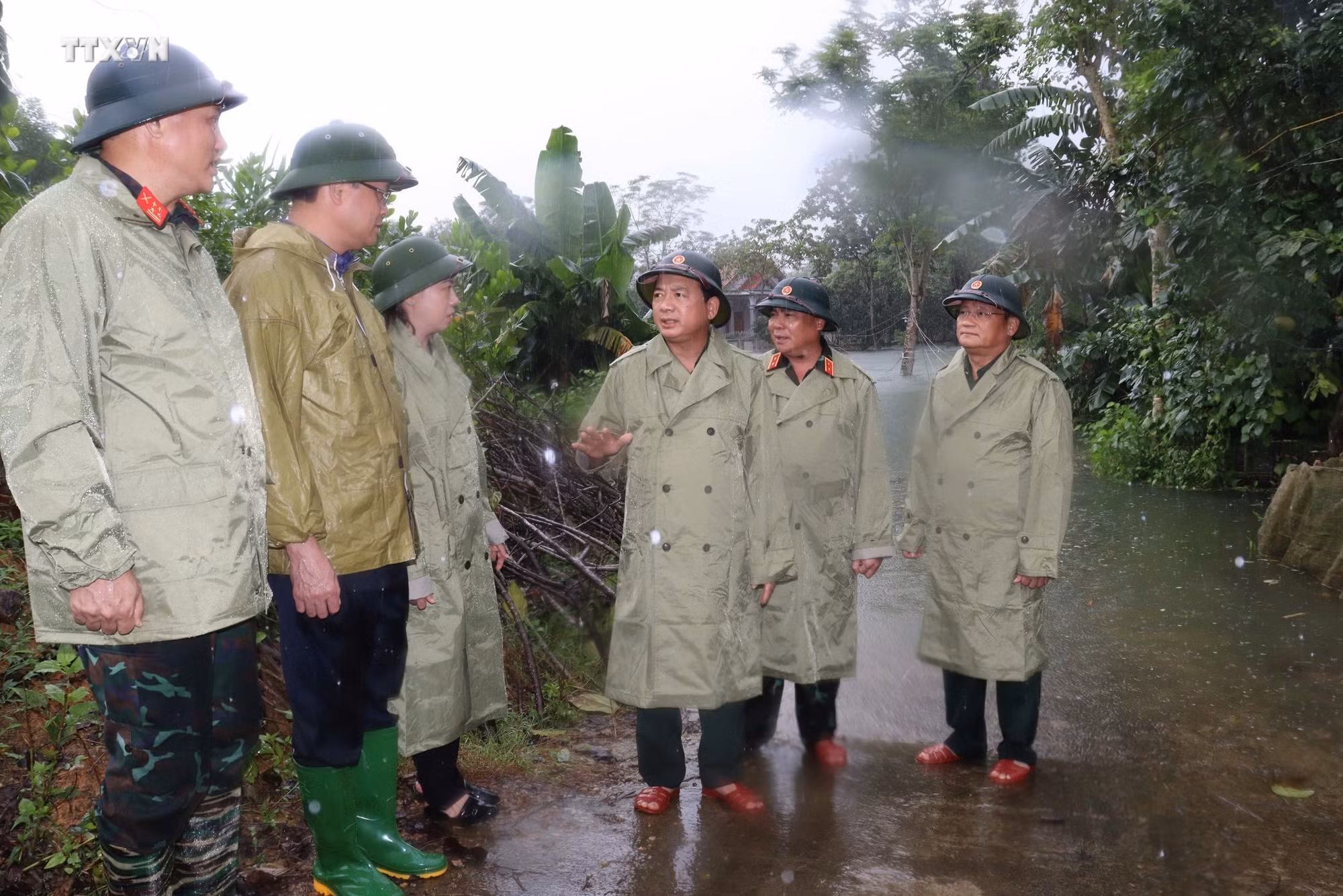 vna_potal_thuong_tuong_trinh_van_quyet_kiem_tra_cong_tac_cuu_ho_cuu_nan_tai_tuyen_quang_7589698.jpg