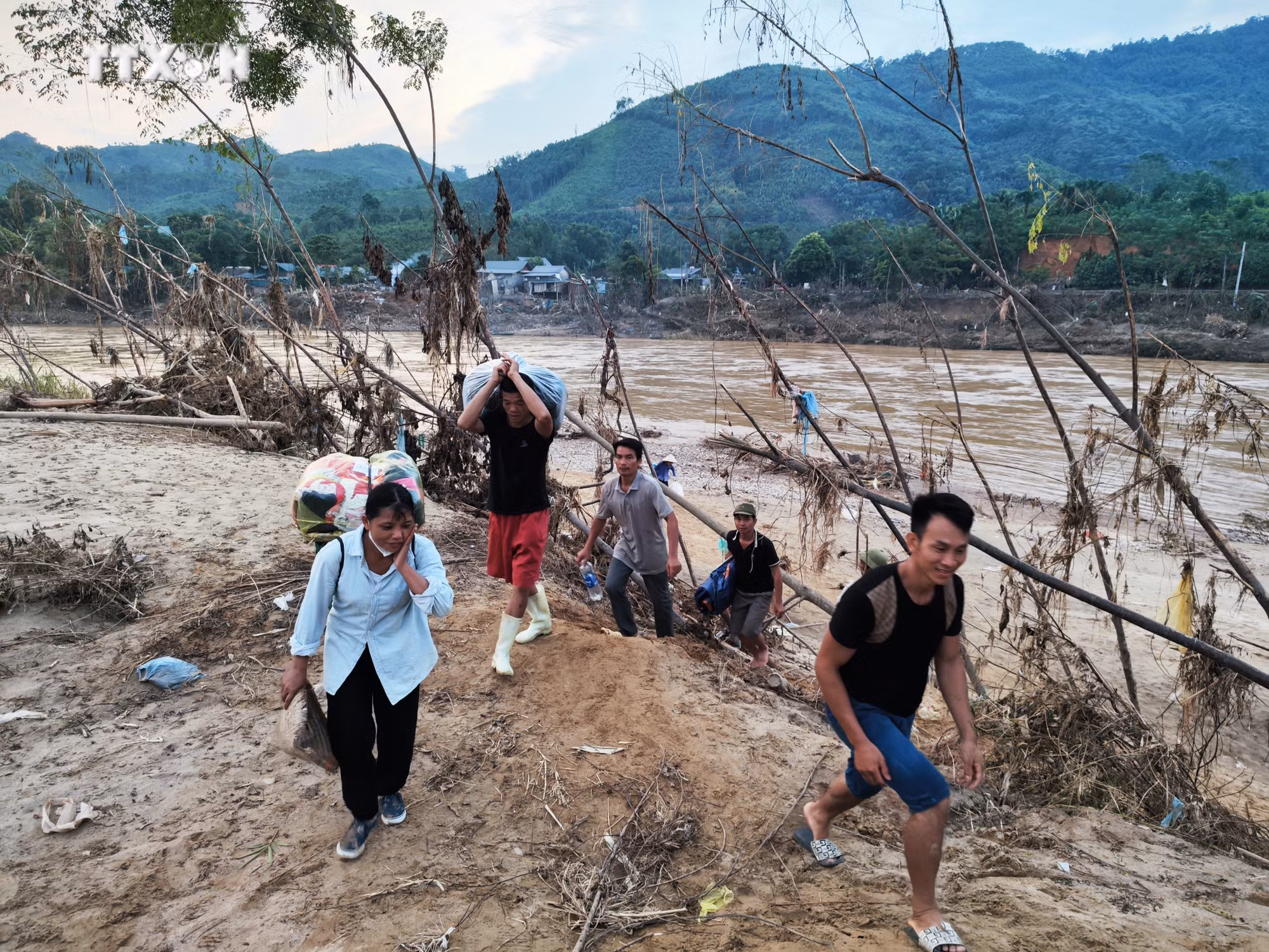 vna_potal_nhieu_khu_vuc_tai_lao_cai_thiet_hai_nang_do_mua_lu_di_lai_kho_khan_7599420.jpg